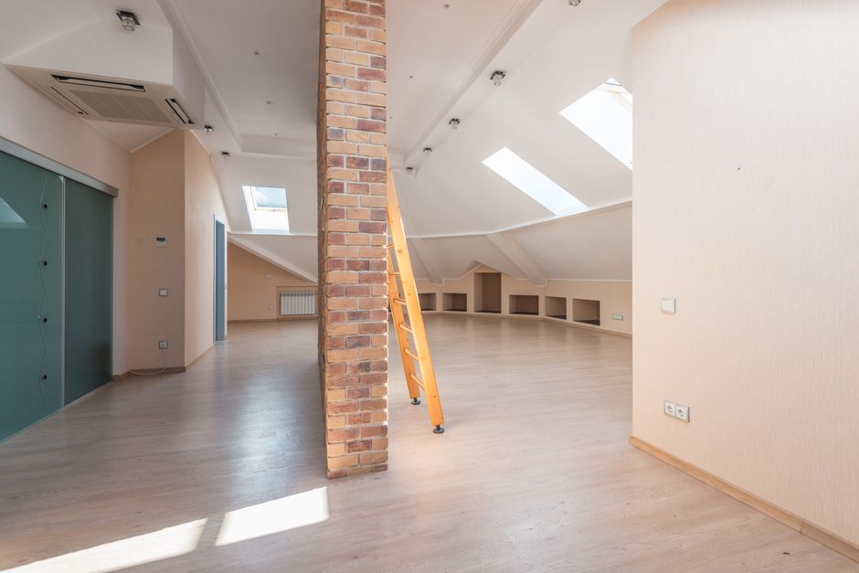 Applying spray foam and attic insulation for energy efficiency